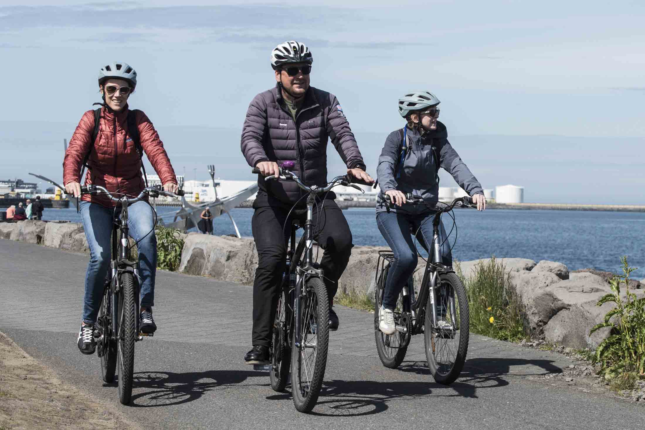 Coast of Reykjavik Bike Tour is a great way to see the hidden nature on the Reykjavik peninsula.